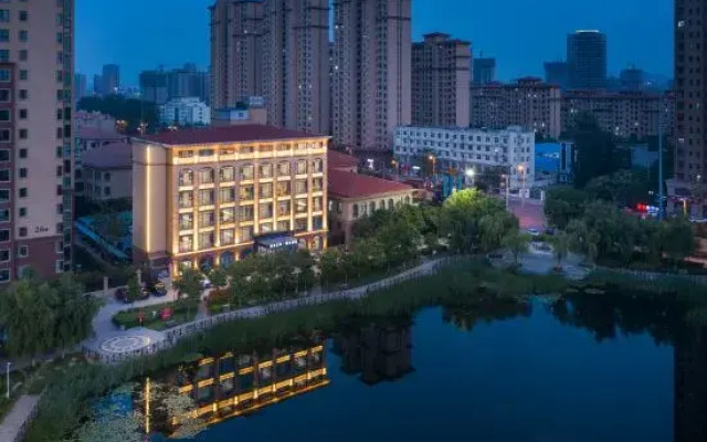 Aiyi Lakeshore Hotel
