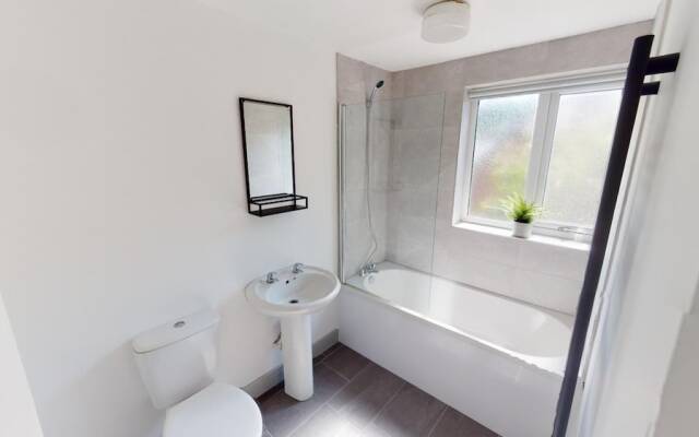 Stunning City Centre-uni Town House