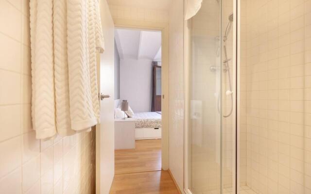 Beautiful Apartment in Abat Street by Batuecas