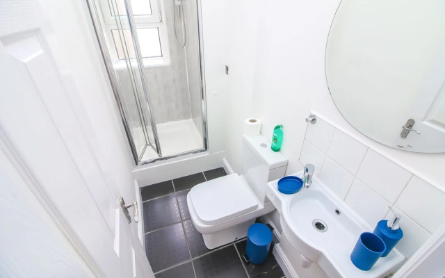 City view flat at Liverpool st Brick Ln