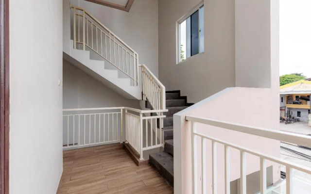 RedDoorz near Taman Palem