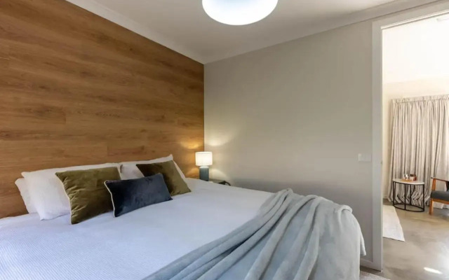 Pine Beach Guest House in the Heart of Balnarring