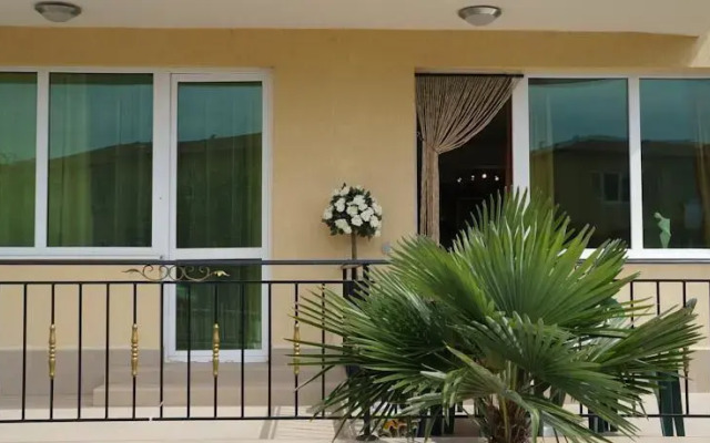 Dom-El Real Apartments in Sea View Complex