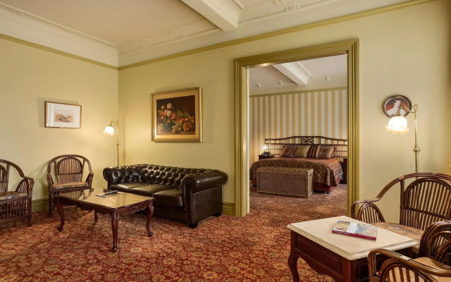 Hadley's Orient Hotel