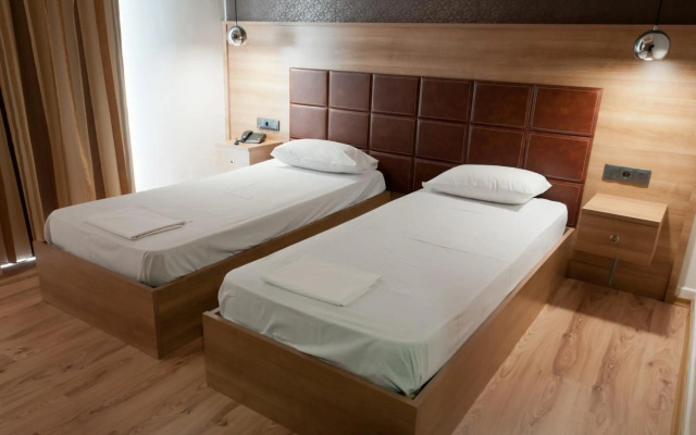 Metropolis Hotel