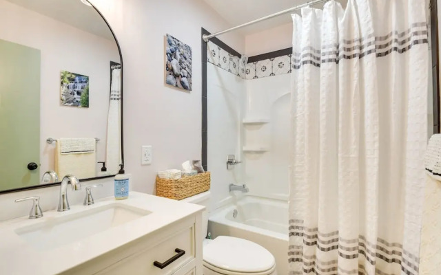 Pet-friendly Hiawatha Retreat w/ Private Yard!