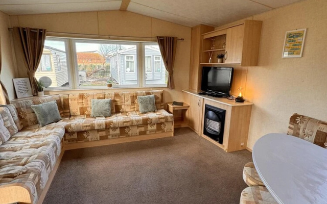 3 Bed Caravan - Sleeps 8 - Pet Friendly, Parking