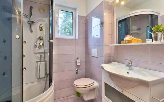 Villa Wolkenhawk - Five Bedroom Villa With Indoor Swimming Pool