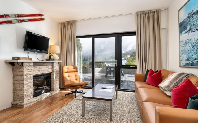 Lantern 1 bedroom terrace with mountain views