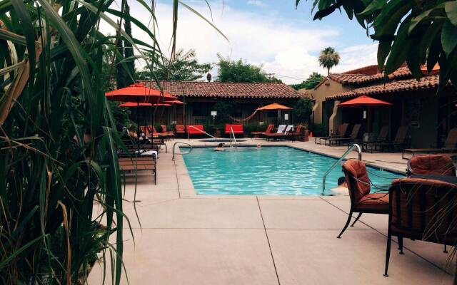 Los Arboles Hotel