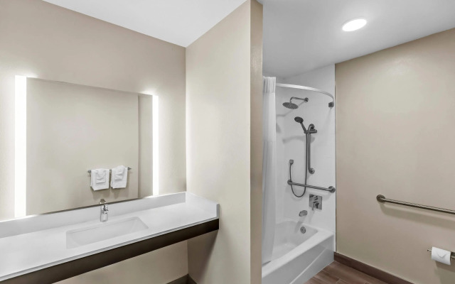 Travelodge by Wyndham Santa Rosa Wine Country