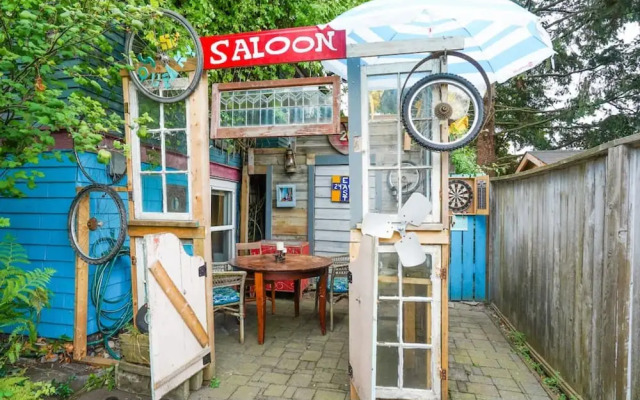 The Artsy Saloon in Vancouver