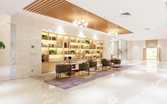 Jinqiao Business Hotel