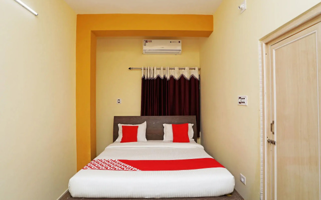 OYO 16821 Hotel Senapati Palace