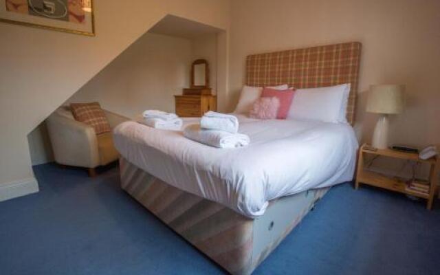 2 Ogilvie Lodge