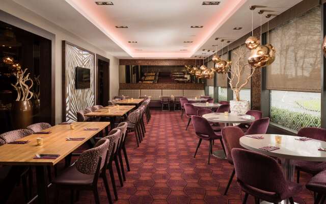 Carlton Hotel