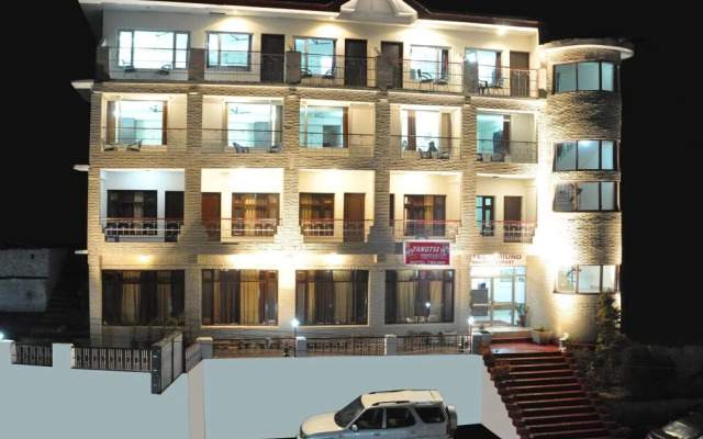 hotel triund