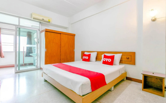 OYO 1161 Sathorn Mansion