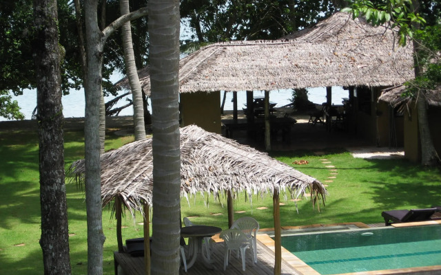 Melina's Beach Front Bungalow