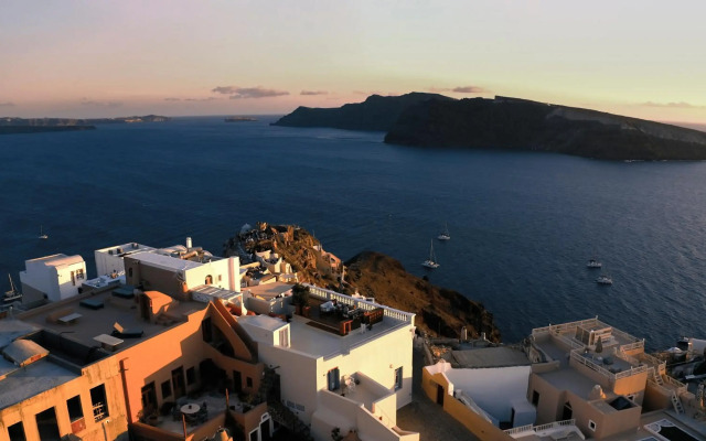 Oia Mansion