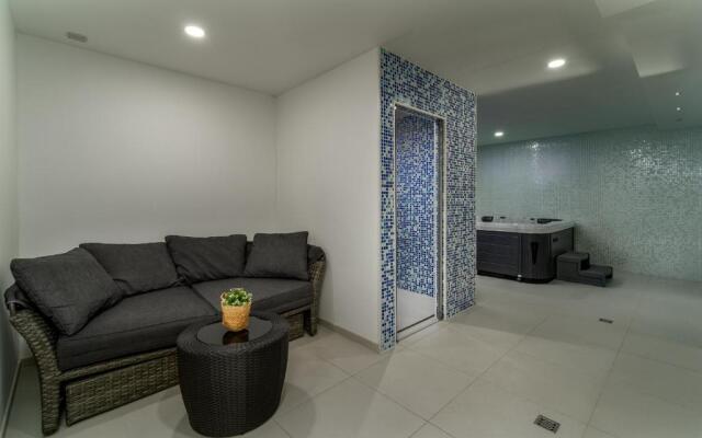 Luxury Villa Lucas with heated pool, whirlpool, sauna, 14 pax