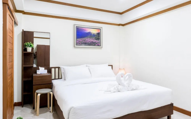Suthep Home & Hostel