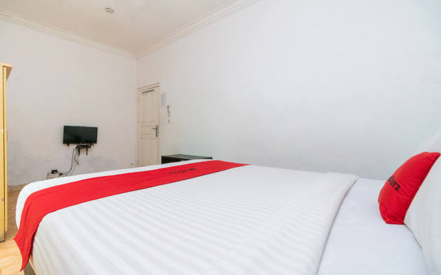 RedDoorz Syariah near Plaza Andalas Padang 2