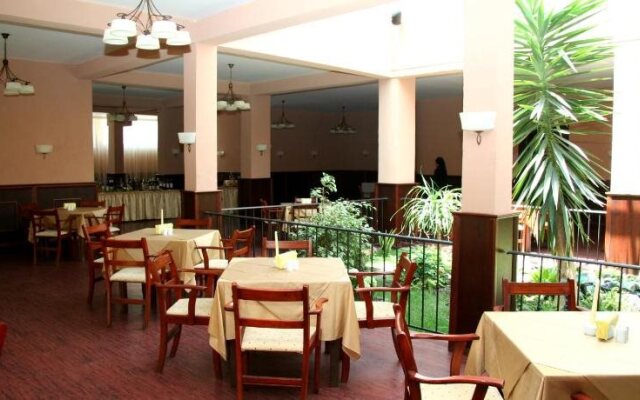 Oasis Park Hotel
