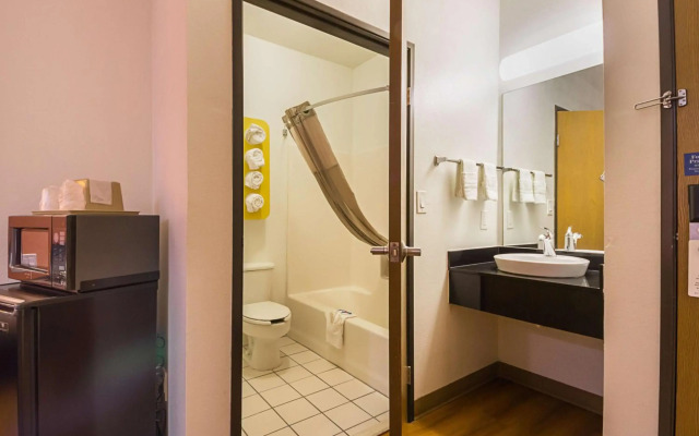 Motel 6 Dallas - Irving DFW Airport South