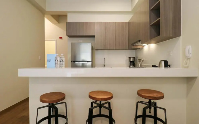 w Beautiful 2BR w Terrace Near Kennedy Park