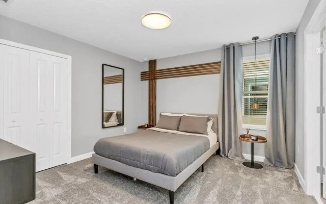 4552target 9 Bedroom Home