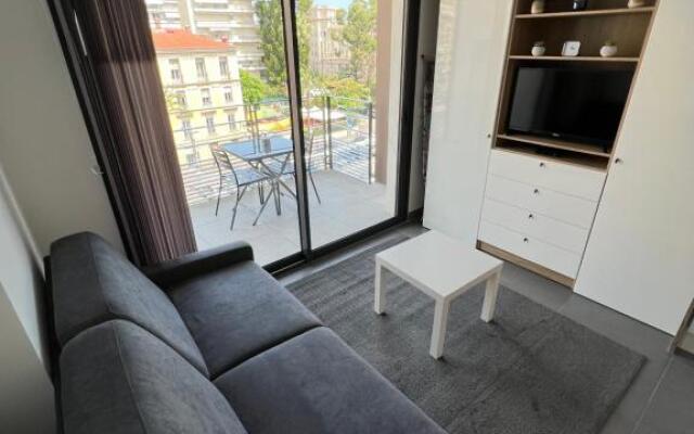 logement tout équipée Menton centre 500 m des plages