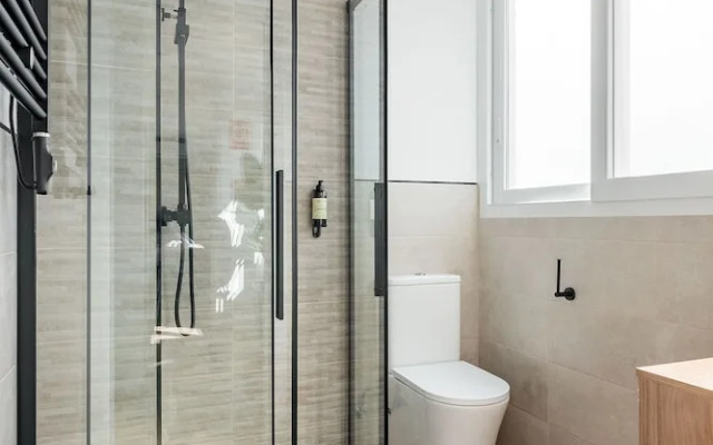 Arturo Soria Stays by Charming