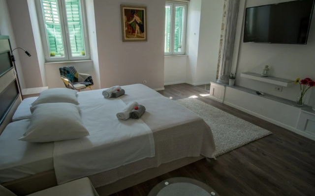 JR Luxury Guesthouse