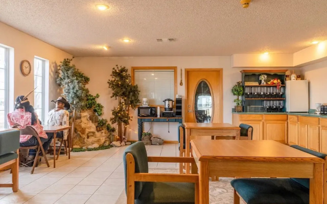 HomeTown Inn By OYO Texhoma, OK