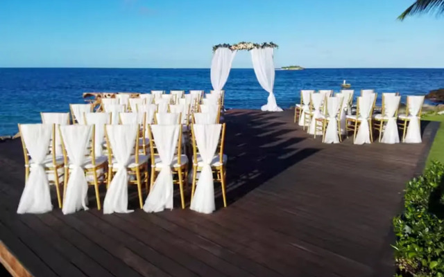 Hodges Bay Resort & Spa, an HQ Luxury Resort & Residences