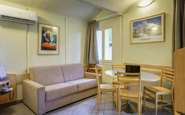 Bungalow in San Vincenzo With Sun Shower