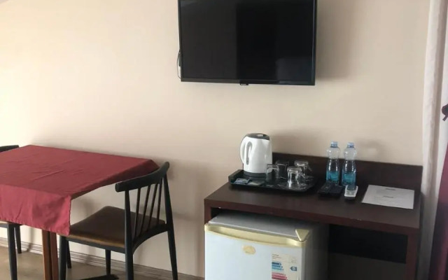 Driza's Family House - Quiet and Chill HOSTEL with 2 Pets around