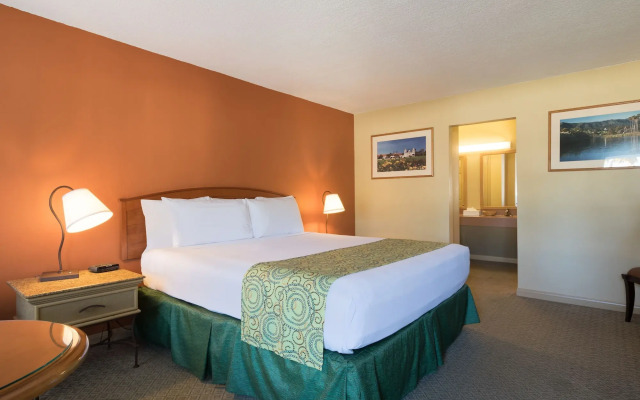 Sandpiper Lodge