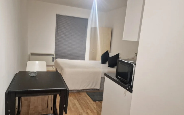 Compact Living Cosy Studio Flat in London