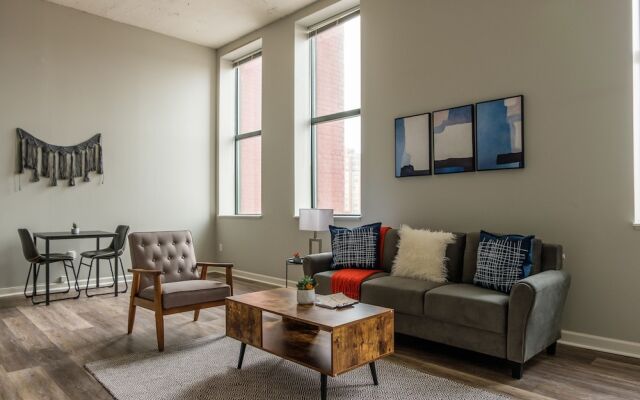 Downtown 1 & 2 BR Apt with Kitchen by Frontdesk