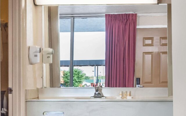 Days Inn by Wyndham McDonough