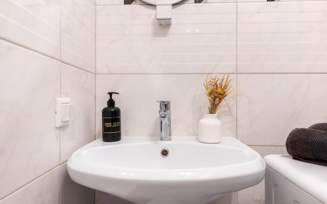 Sunmarine apartments (Санмарин апартментс) на улице Юлиана Семёнова