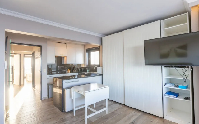 Corner Apartment Near the Center