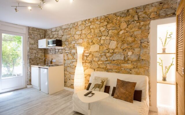 GregBnb - Mur en pierre - Terrasse + parking privé