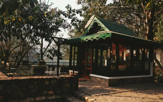 Neemrana's Glasshouse on The Ganges