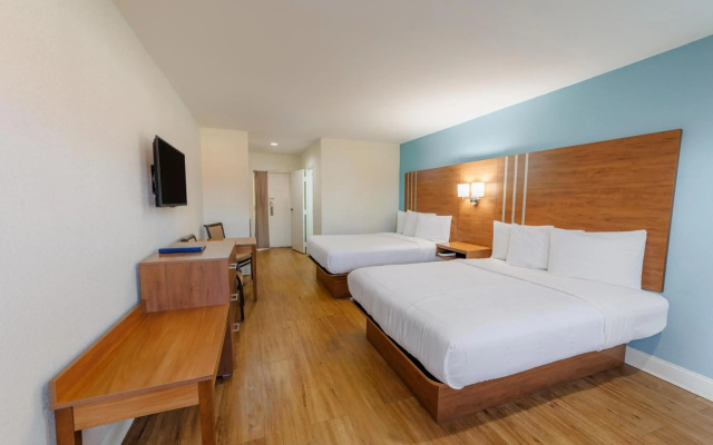 Dunes Inn & Suites