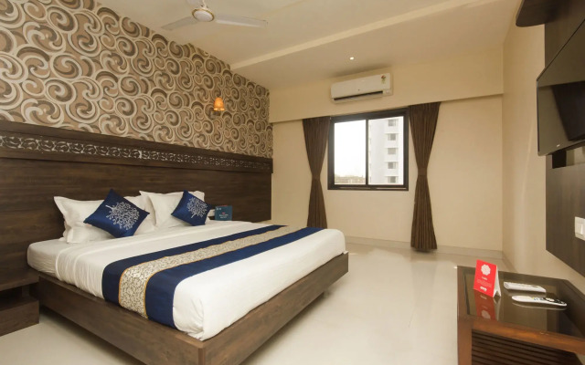 OYO 10650 Hotel Lotus Residency