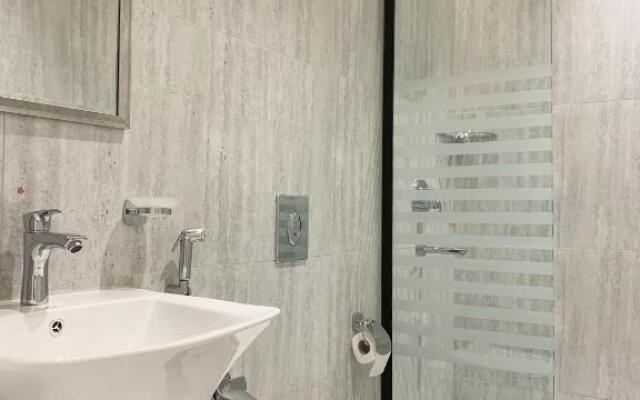 Kease Arid H -4 Luxury Gold Balcony AX72