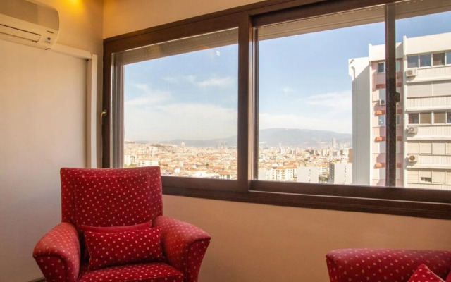 Vibrant Flat Near Trendy Attractions in Karsiyaka